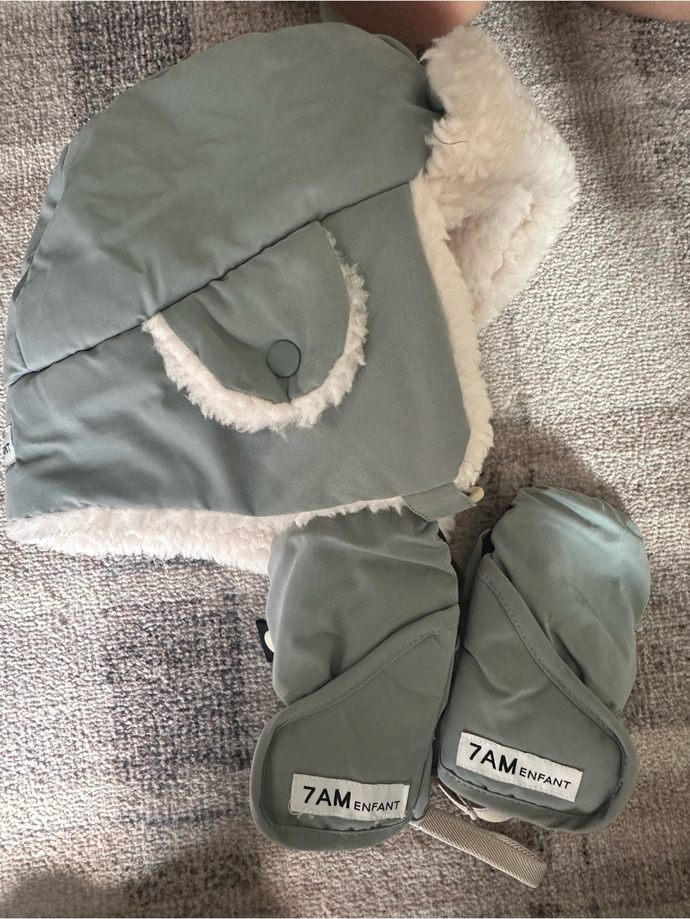 7 AM Enfant Hat and Mitten Set